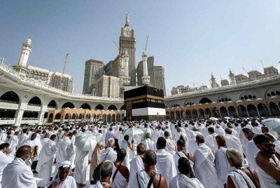 Malaysia menghargai tindakan pantas yang diambil dalam memastikan keselamatan penduduk dan para jemaah di Makkah terus terpelihara. Foto Facebook Anwar Ibrahim - AFP