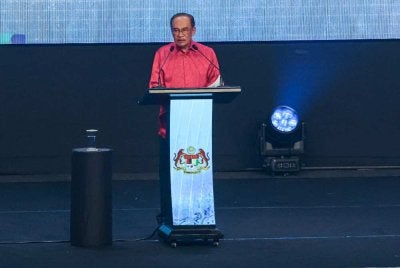 Anwar berucap pada Sambutan Hari Malaysia Peringkat Kebangsaan 2026 di Pusat Konvensyen Borneo Kuching pada Rabu. Foto Bernama