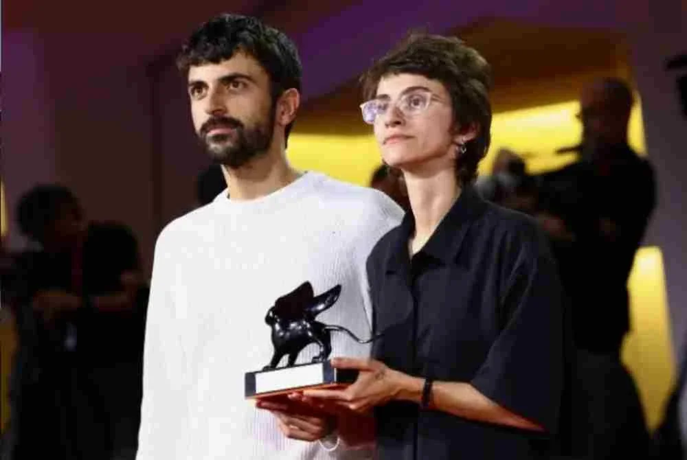 Abraham (kiri) dan Szor menerima Anugerah Khas Juri di Festival Filem Venice pada Sabtu lalu.