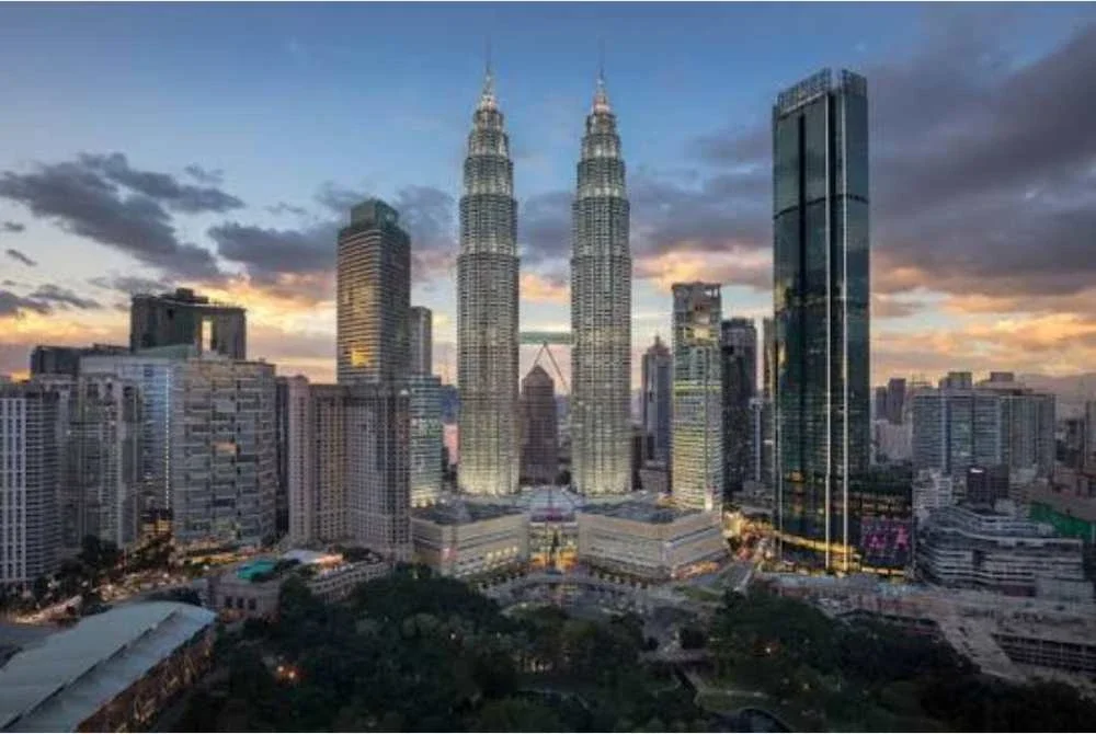 Simbol transformasi Malaysia yang seterusnya mungkin hadir dalam bentuk syarikat-syarikat Malaysia bertaraf dunia, teknologi canggih, tenaga kerja berkemahiran tinggi, produktiviti yang lebih tinggi serta gaji yang lebih baik.