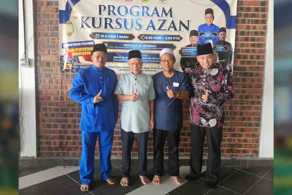 Muhammad Nasir (dua dari kiri) turut hadir pada program kursus azan anjuran JUAAK