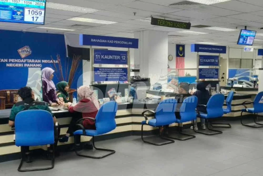 Urusan di kaunter JPN di Indera Mahkota berlajalan sepanjang tinjauan dari jam 9 hingga 11 pagi pada Khamis.