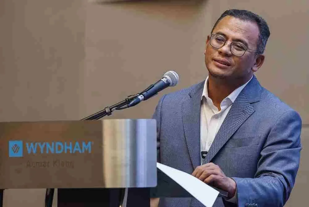 KLANG, 17 Sept -- Menteri Besar Selangor Datuk Seri Amirudin Shari menyampaikan ucapan pada Majlis Penyerahan Inisiatif Pemerkasaan Komuniti Strata Negeri Selangor Program Spark hari ini.
-- fotoBERNAMA (2026) HAK CIPTA TERPELIHARA