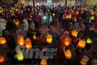 Dr Hafidzah (dua dari kanan) menghadiri Pesta Tanglung dan sambutan Hari Malaysia bertemakan Cahaya Tanglung, Semangat Malaysia di Kota Lama di sini pada Rabu. Foto SINAR HARIAN / ADILA SHARINNI WAHID