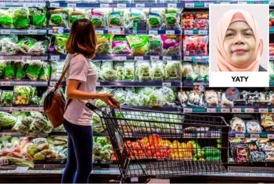 Antara isu utama yang membimbangkan rakyat ialah kenaikan harga makanan dan minuman. - Gambar hiasan 