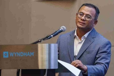 KLANG, 17 Sept -- Menteri Besar Selangor Datuk Seri Amirudin Shari menyampaikan ucapan pada Majlis Penyerahan Inisiatif Pemerkasaan Komuniti Strata Negeri Selangor Program Spark hari ini.
-- fotoBERNAMA (2026) HAK CIPTA TERPELIHARA