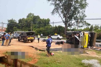 Kemalangan itu turut menyebabkan tiga lagi peserta konvoi terbabit yang menaiki dua buah motosikal mengalami kecederaan. Foto Bernama 