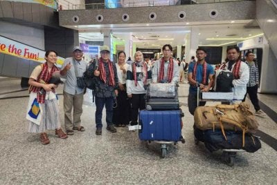 Johan (tiga dari kiri) bersama pasukannya yang sudah tiba di Kathmandu sudah bersedia menakluki EBC.