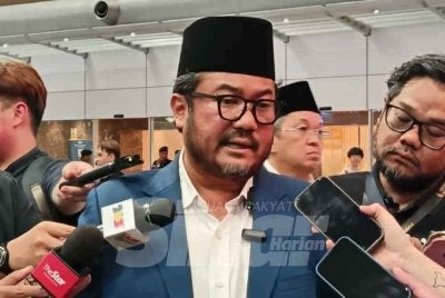 Megat D Shahriman ketika ditemui pemberita di Lapangan Terbang Antarabangsa Kuala Lumpur (KLIA) Terminal 1 pada Khamis.