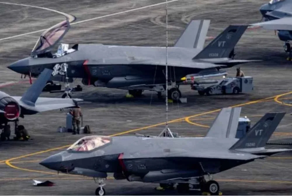 Urus niaga kira-kira 48 jet pejuang halimunan F-35 itu menjadi pembelian senjata terbaharu Saudi dari Washington. - Foto Agensi