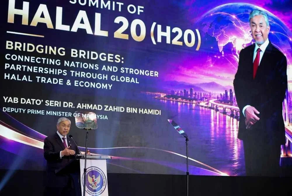 Ahmad Zahid ketika menyampaikan ucaptama sempena Sidang Kemuncak Halal 20 (H20) ke-5 di Jakarta pada Jumaat.