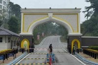 Ketibaan mereka menjelang Mesyuarat Lembaga Pengampunan Wilayah Persekutuan yang dijadual berlangsung pagi ini. - Astro AWANI