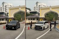 Kenderaan yang membawa Menteri di Jabatan Perdana Menteri (Wilayah Persekutuan), Hannah Yeoh dan bekas Ketua Polis Negara, Tan Sri Razarudin Husain dilihat meninggalkan Istana Negara sekitar jam 9.40 pagi, hari ini. Foto AWANI