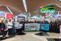 ROMBONGAN 40 peserta dari UKM sebelum berangkat untuk menjayakan program Kembara Ilmu ke Tanah Suci baru-baru ini. 