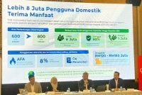 Shamsul (tiga dari kiri) ketika Taklimat Media Mengenai Mekanisme Pelindungan Tambahan Buat Pengguna Domestk Elektrik, di ibu negara pada Jumaat.