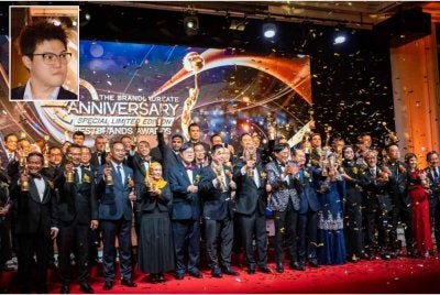 Para penerima anugerah jenama terbaik sempena ulang tahun The Brand Laureate. Gambar kecil: Kezy Chong