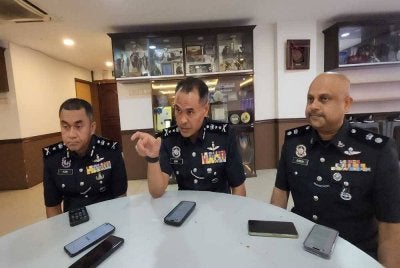 Azry ketika ditemui media selepas Perhimpunan Bulanan Ibu Pejabat Polis Kontinjen (IPK) Pahang di sini pada Jumaat.
