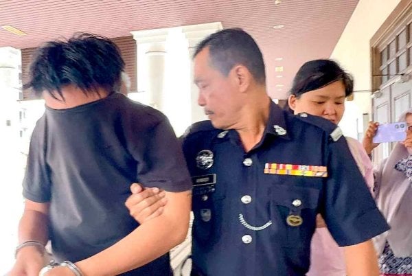 Tertuduh mengaku tidak bersalah ke atas pertuduhan khianat dengan api ke atas sebuah kenderaan jenis BMW.