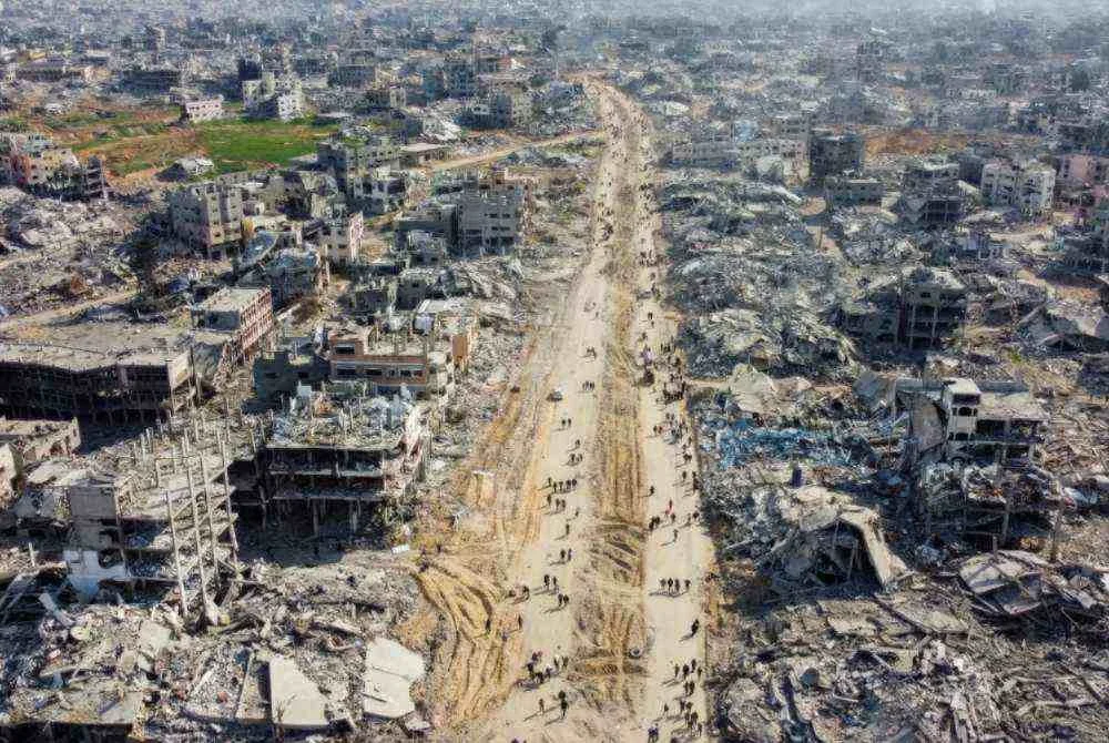 Sisa runtuhan di Gaza dijangka mengambil masa lebih satu abad untuk dialihkan sepenuhnya. Foto: Agensi