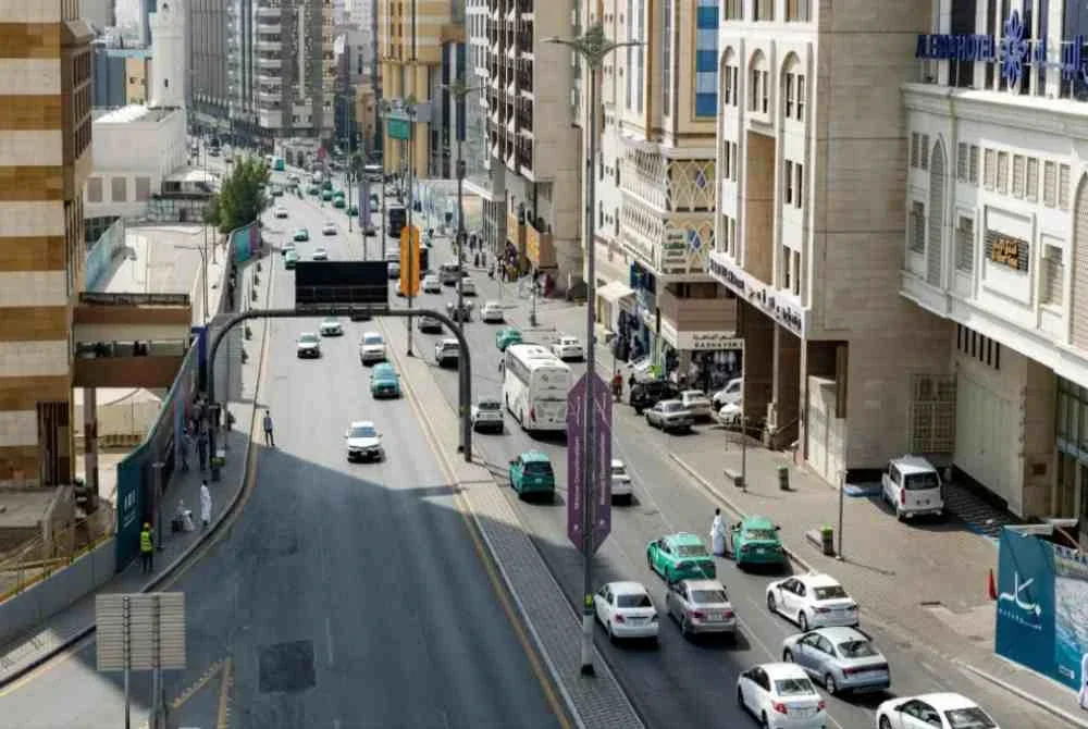 Pihak berkuasa pertahanan awam Arab Saudi pada Jumaat mengeluarkan amaran kecemasan di tujuh kawasan termasuk Jeddah dan Taif.