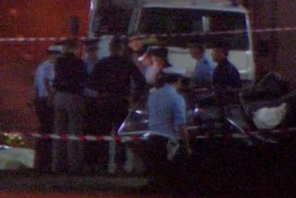 Spencer mendakwa, ketika beliau menghubungi bekas abang iparnya selepas dimaklumkan bahawa Diana meninggal dunia, Charles kedengaran seolah-olah terlalu gembira, malah disamakan seperti pemenang loteri. Foto fail