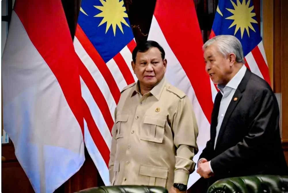 Presiden Indonesia, Prabowo Subianto (kiri) dan Timbalan Perdana Menteri, Datuk Seri Dr Ahmad Zahid Hamidi. Foto: Biro Pers, Media, dan Informasi Sekretariat Presiden