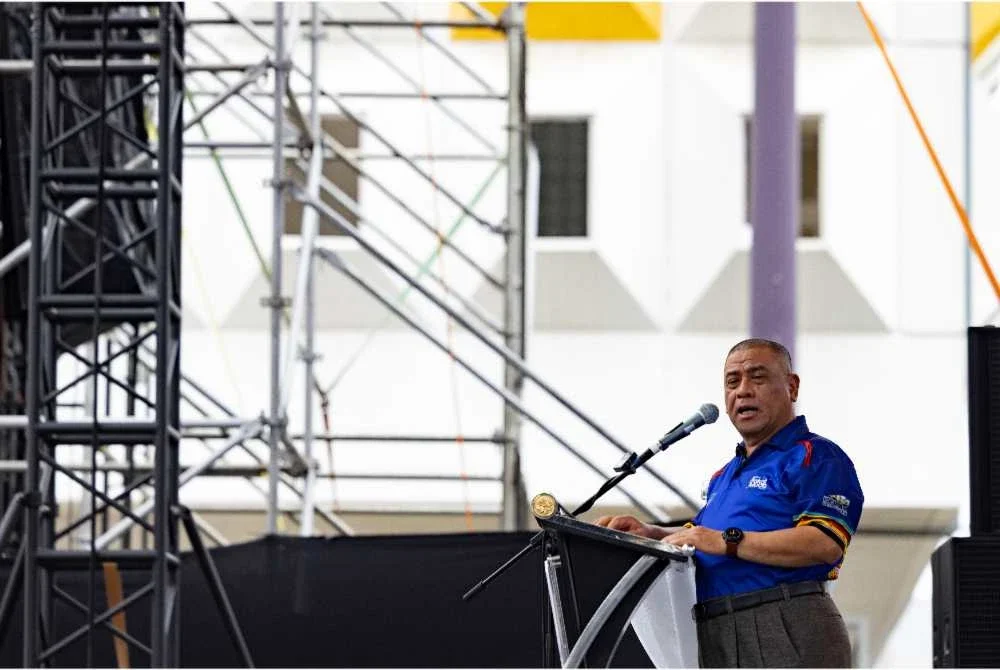 Saarani ketika menyampaikan ucapan selepas menyempurnakan perasmian KAMU 2026 di pekarangan Stadium Indera Mulia di sini pada Sabtu.