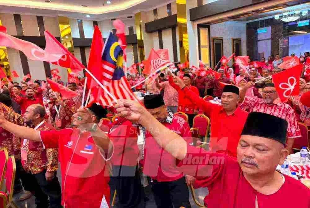 Ahli Bersatu hadir padaSambutan Ulang Tahun ke-10 Bersatu di Dewan Sivik, Majlis Bandaraya Petaling Jaya di sini pada Sabtu.