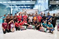 Mohd Nizam (tengah) bersama pemenang bagi kategori lelaki.