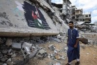 Mural itu memaparkan imej Macklemore diselubungi bendera Palestin. Foto Agensi