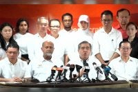 Anthony (duduk dua dari kanan) pada sidang media selepas mesyuarat berkenaan pada Sabtu