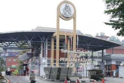 Najib mendapat pengampunan bersyarat daripada Sultan Ibrahim, dengan baki hukuman penjara dijalani secara tahanan di rumah sehingga 23 Ogos 2028. FOTO: ROSLI TALIB