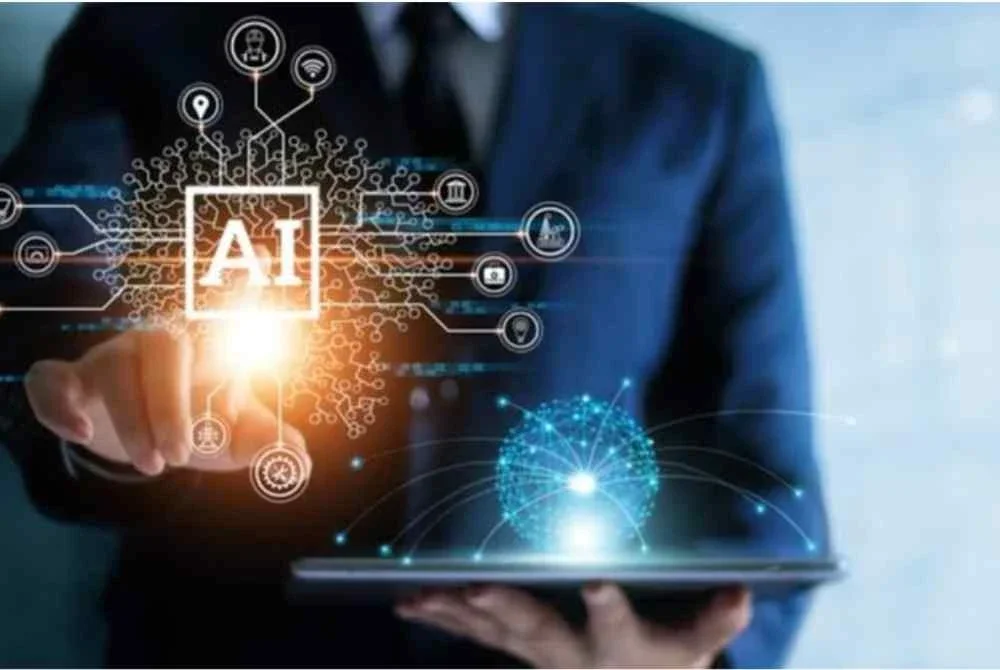 Beliau mencadangkan istilah Artificial Intelligence digunakan untuk merujuk kepada bidang kajian yang bertujuan memahami bagaimana aspek kecerdasan manusia boleh disimulasikan oleh mesin.
