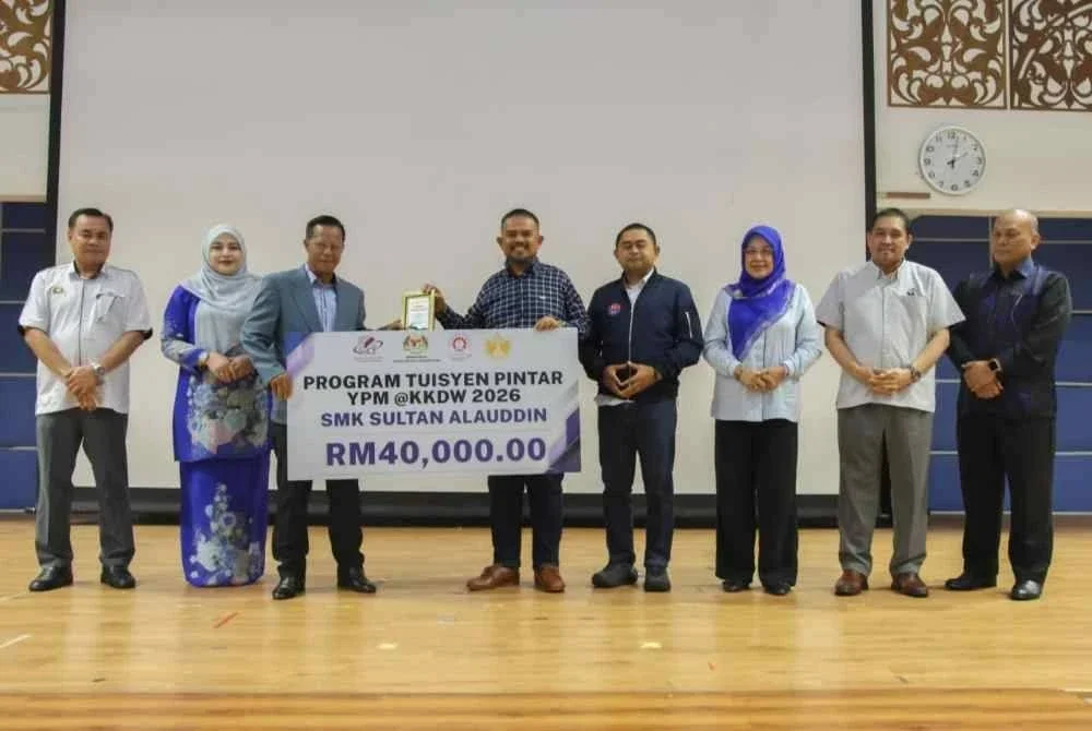 RISDA menyumbangkan RM40,000 bagi memperkasa Program Tuisyen Pintar
