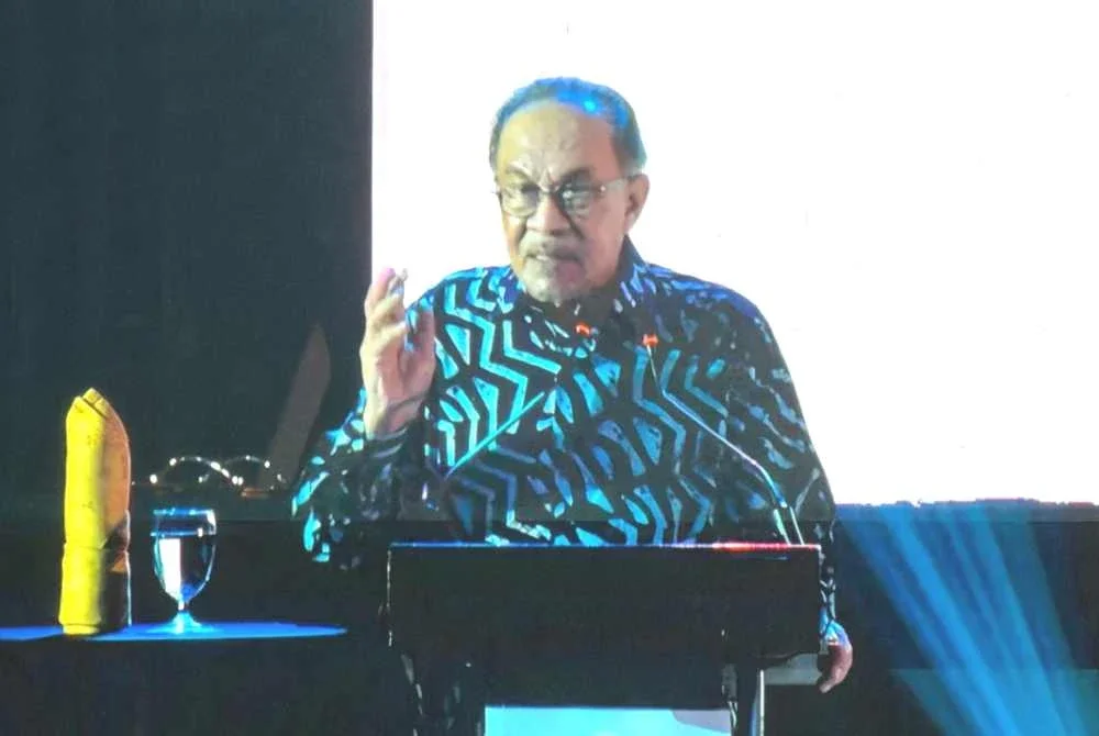 Anwar ketika berucap pada Majlis Hi-Tea Reunion Perintis Reformis, pada Ahad.