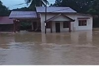 Keadaan banjir di Taman Agropolitan Rantau Manis, Gua Musang pada Ahad. Foto: Tular