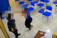 Remaja berkenaan mengeluarkan sebilah pisau sebelum menyerang mangsa secara tiba-tiba. Foto: Agensi