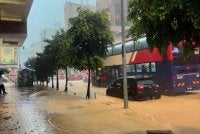 Tangkap layar video tular di media sosial memaparkan keadaan banjir kilat di beberapa kawasan sekitar ibu negara pada Ahad.
