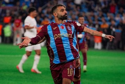 Salah meledak hatrik ketika membantu Trabzonspor mengejutkan Galatasaray 4-0 dalam aksi Liga Super Turkiye di Istanbul pada Ahad. Foto : FB Trabzonspor.