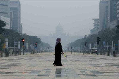 Bacaan Indeks Pencemar Udara (IPU) di Putrajaya telah mencatatkan tahap tidak sihat iaitu 174 pada jam 12 tengah hari Ahad. Foto Bernama 