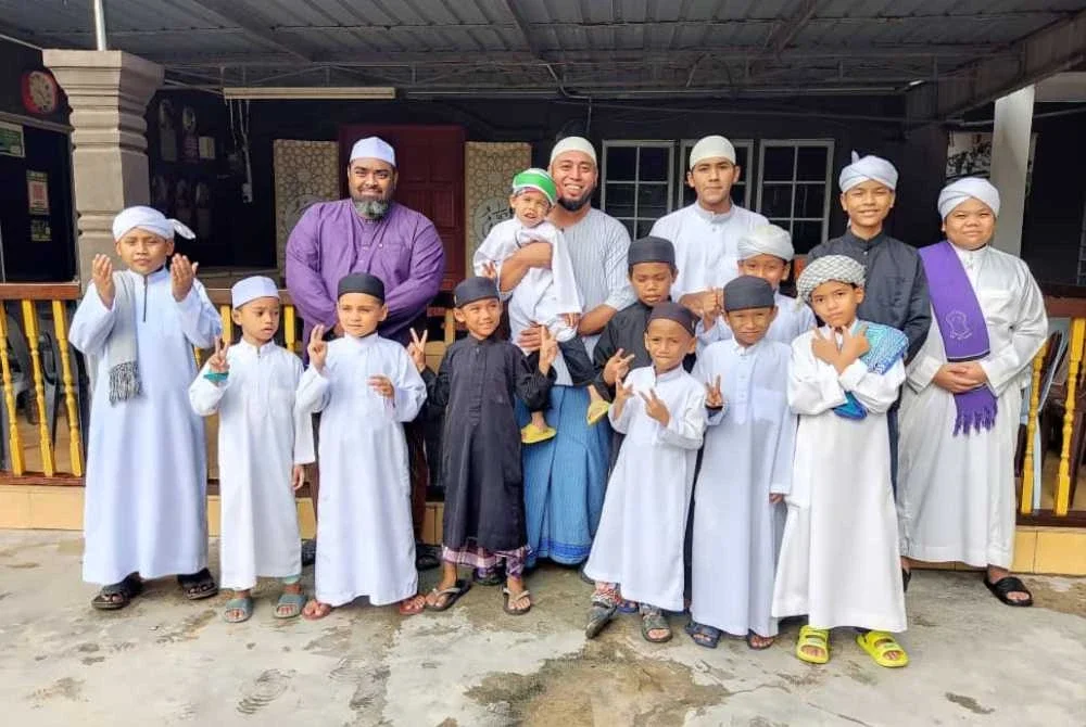 Pusat Pengajian Al-Quran Bidayatul Hidayah, Pasir Salak sudah beroperasi kira-kira lima tahun dan diwujudkan atas semangat khidmat, kebajikan dan usaha pendidikan al-Quran untuk dinikmati semua golongan.