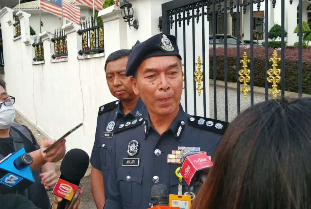 Anuar Bakri pada sidang akhbar pada Isnin.