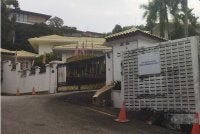 Keadaan di hadapan kediaman Najib di sini pada Isnin.