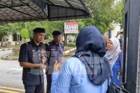 Ketua Pengawal keselamatan memaklumkan media hanya dibenarkan masuk sekiranya ada surat kebenaran.