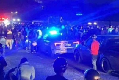 Kemalangan kira-kira jam 3.35 pagi pada 19 September itu mengakibatkan tiga penunggang motosikal lelaki berusia antara 19 hingga 20 tahun meninggal dunia di tempat kejadian