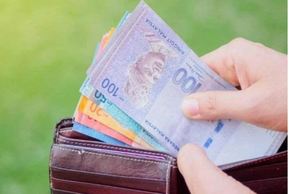 Cuma, seboleh-bolehnya kita mahu parti politik juga merajinkan diri untuk melakukan kutipan derma awam untuk anak-anak kita yang miskin juga.