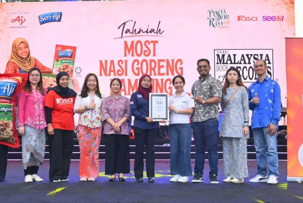 Ajinomoto Malaysia menerima pengiktirafan MBOR bagi kategori i 'Most nasi goreng kampung giveaway in an event'.