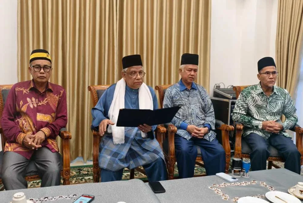 Undang Yang Empat (Undang dipertikai) mengecam sebarang usaha pihak tertentu yang didakwa cuba mencabuli prerogatif dan hak perlembagaan mereka.