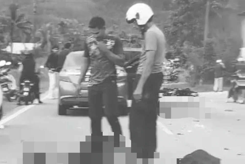 Dua pelajar sekolah menengah maut dalam kemalangan tragis selepas motosikal dinaiki bertembung dengan kereta.