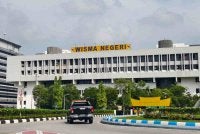 Barisan Exco difahamkan masuk ke pejabat mereka di Wisma Negeri seperti biasa untuk menjalankan tugas masing-masing.
